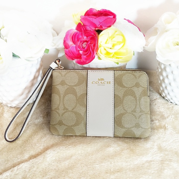 Coach Handbags - COACH NEW Women's Wristlet Signature Clutch Coach NWT White